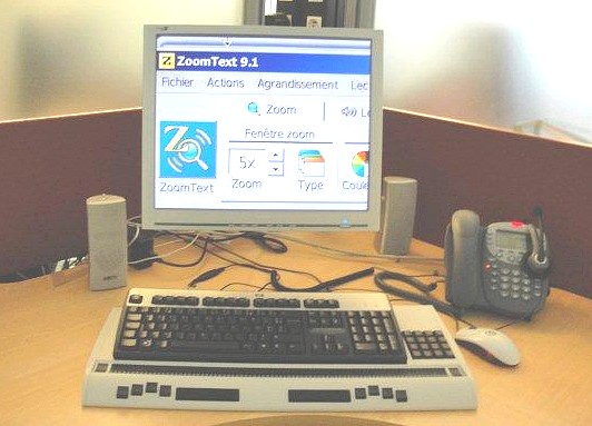 ordinateur avec Zoom Text